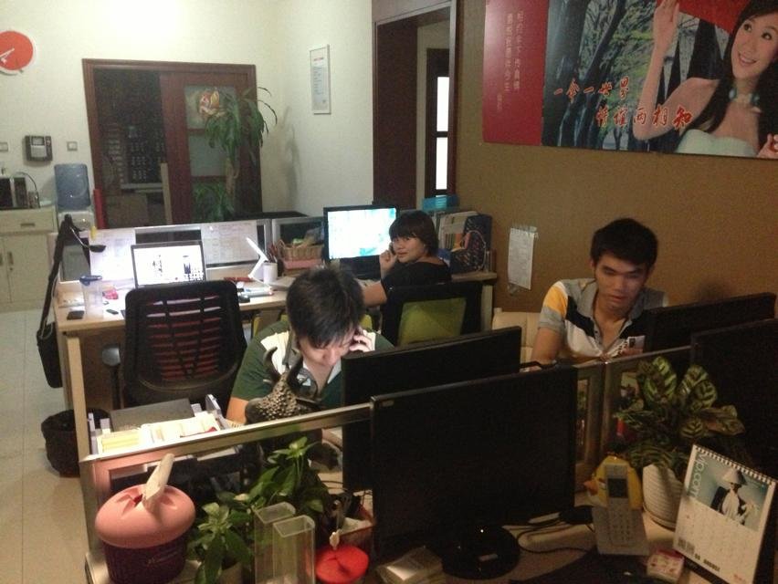 太陽傘廠家團(tuán)隊(duì)